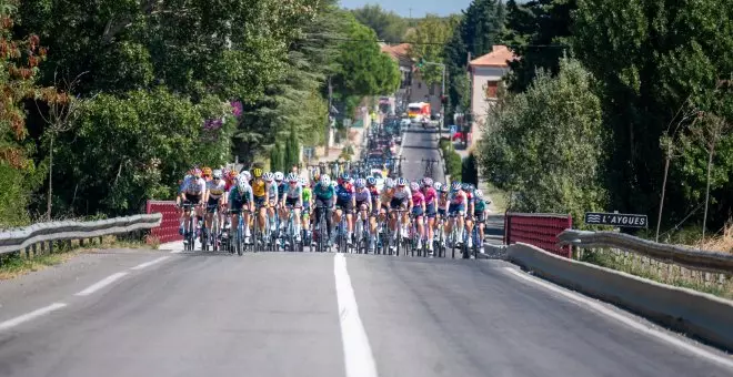 Despiporre con el abandono de 130 ciclistas tras anunciarse un control antidopaje: "Se acordaron de que tenían los garbanzos en el fuego"