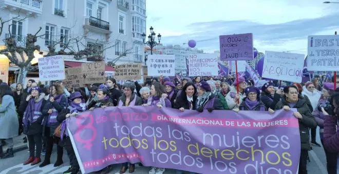 Cientos de mujeres y hombres salen a la calle en Santander para reclamar igualdad