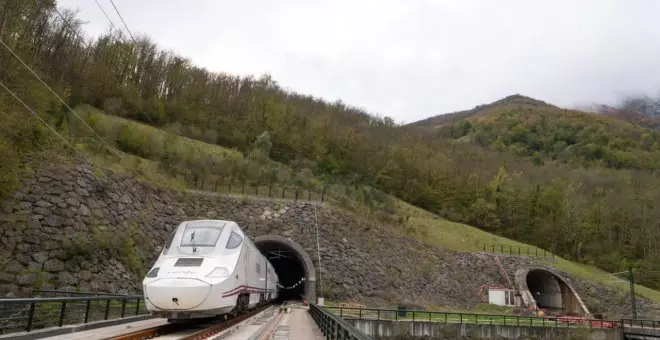 El tren arrebata 4.000 pasajeros al avión en los viajes a Madrid