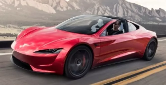 Elon Musk vuelve a la carga y ahora dice que el Tesla Roadster "ni siquiera es realmente un automóvil"