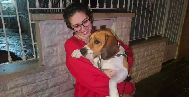 Final feliz para Paula y su perro Simba: la joven afectada por distonía y su amigo se reencuentran en Corral de Calatrava