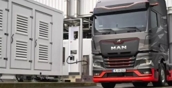 Cargar a 700 kW de potencia es ya una realidad para un camión eléctrico: 400 km en media hora