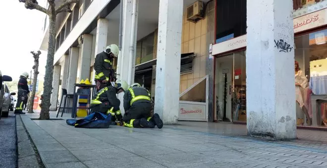 Dos empleados sufren quemaduras en el incendio de un local hostelero de Laredo