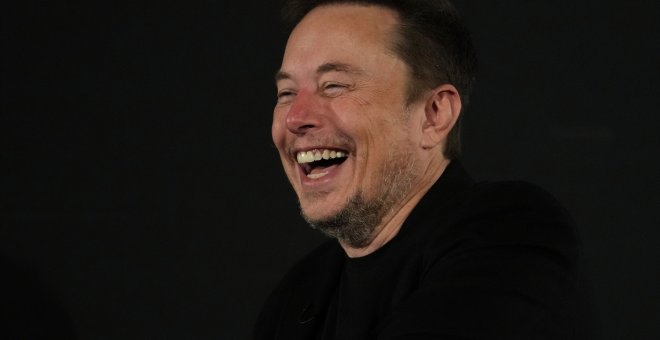 Elon Musk cambia las reglas de X para permitir el porno y los desnudos