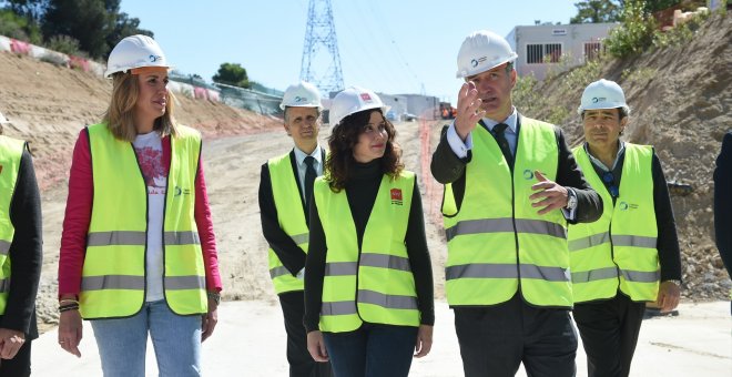 Ayuso impulsa en pleno julio una ley ómnibus que beneficia a los grandes empresarios: "Lo que importa es el dinero"