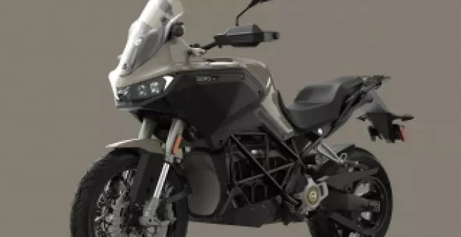 Esta moto de gran tamaño es una '125', pero su motor tiene 60 CV reales y alcanza 140 km/h