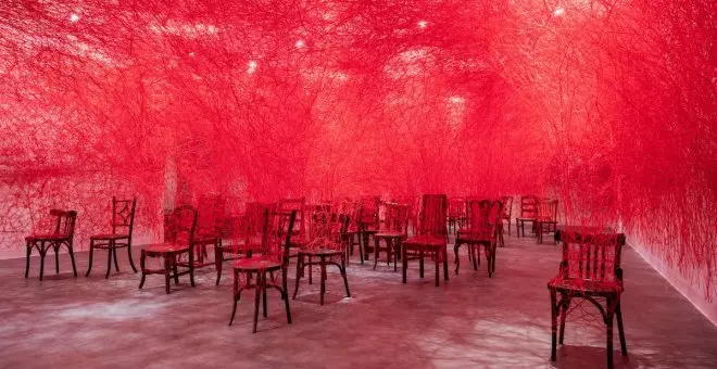 Chiharu Shiota: Vivir y morir, cada uno de nosotros es un universo