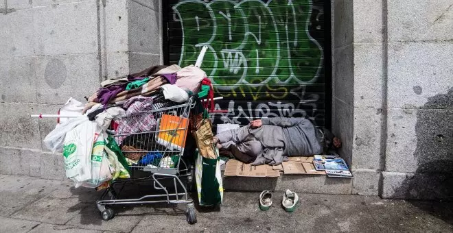 Almeida abandona a su suerte a cientos de personas sin hogar: "Se nos está mintiendo sobre la disponibilidad de plazas libres"