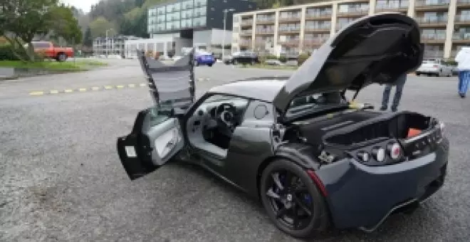 A falta de nuevo Tesla Roadster, hay un exclusivo prototipo del original a la venta, y tiene historia