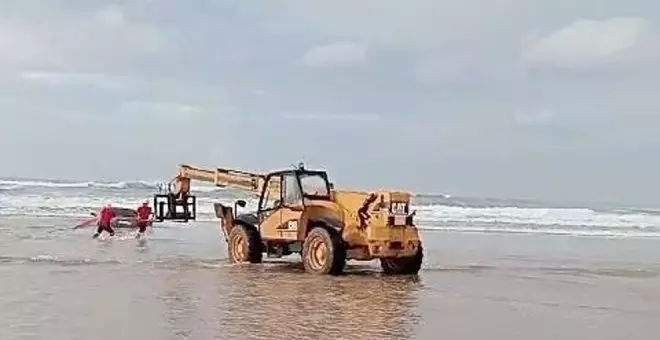 La Guardia Civil estudia denunciar a la pareja de Palencia que dejó su coche en la playa de Oyambre