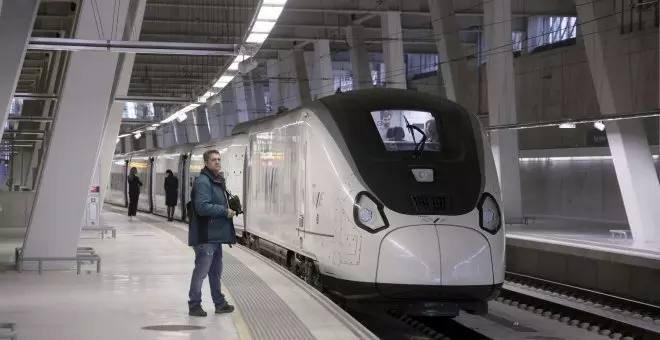 El AVE Vigo-Madrid llega con más de dos horas de retraso por una avería en su primer viaje