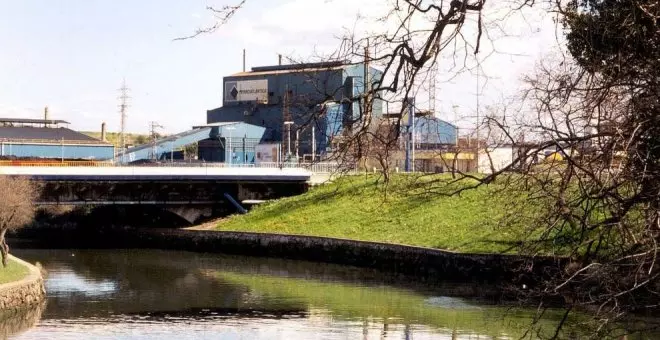 Los trabajadores de Ferroatlántica pararán de 13 a 14 horas ante la negativa de la compañía de negociar una subida salarial