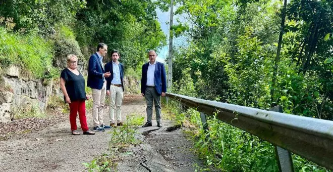 Fomento estudia una solución a los deslizamientos en el camino entre San Pedro de Rudagüera y Lloredo