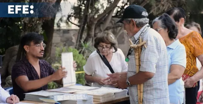 Los mexicanos votan desde temprano con la expectativa de una elección histórica