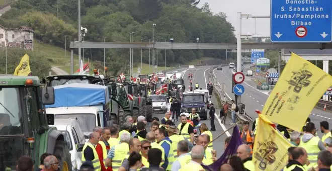 Los agricultores mantienen el bloqueo de los cinco principales pasos fronterizos entre Francia y España