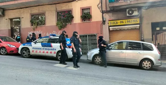 Investigan la muerte de una mujer que cayó de un quinto piso en Barcelona y detienen a su marido