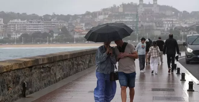 Toda España menos Canarias y Madrid estará este sábado en aviso por viento, olas, lluvias, tormentas y calor