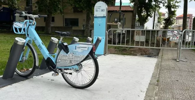 Cinco meses con servicio de alquiler de bicicletas eléctricas en Santander pero sin sistema de carga subterránea
