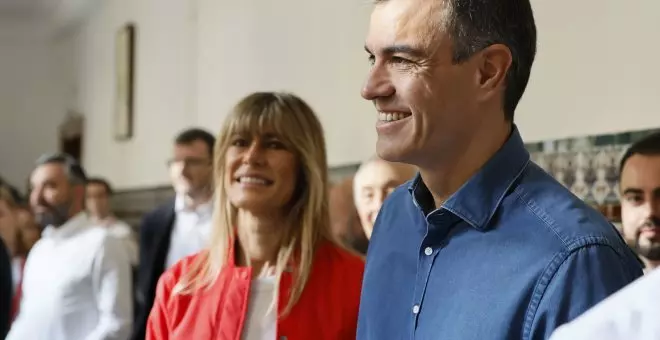 Increpan a Sánchez y a Begoña Gómez a la salida del colegio electoral