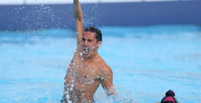 El campeón de Europa de natación sincronizada, Dennis González, denuncia insultos homófobos en redes sociales