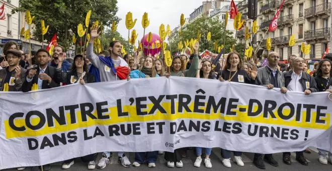 Decenas de miles de franceses salen a las calles contra la extrema derecha