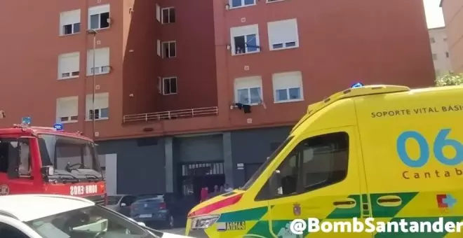 Dos afectados por inhalación de humo en el incendio de una campana extractora en una vivienda de Santander