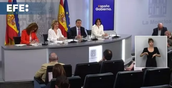 El Gobierno respalda el "magnífico trabajo" del fiscal general y le da "confianza plena"