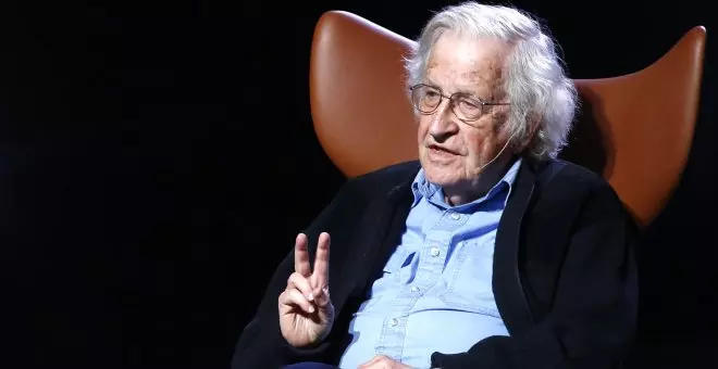 Noam Chomsky recibe el alta de un hospital en Brasil y seguirá el tratamiento en su casa