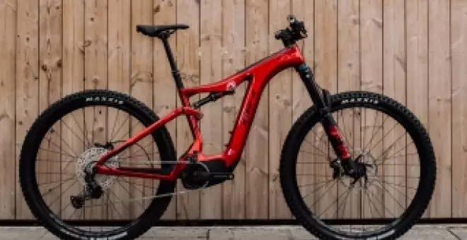 Por calidad y tecnología, esta bicicleta eléctrica con cuadro de carbono es un chollo, tras bajar de precio