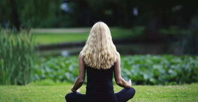 Mindfulness al aire libre: prácticas para conectar con la naturaleza en verano
