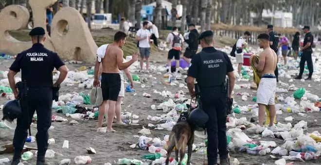 Las imágenes de los nefastos efectos de la noche de San Juan, que deja toneladas de basura en las playas