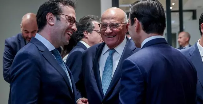 Los presidentes de BBVA y Sabadell coinciden en un acto oficial con el ministro de Economía en plena OPA