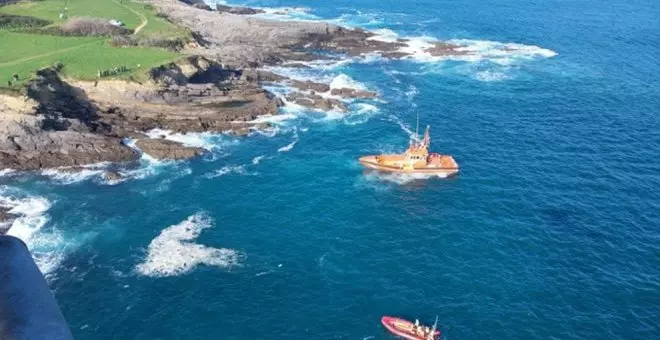 Efectivos de emergencias buscan por tierra, mar y aire a un buzo desaparecido en la costa de Castro Urdiales