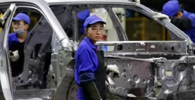 La UE rebaja los aranceles a los coches eléctricos chinos, pero nada cambia en la guerra comercial