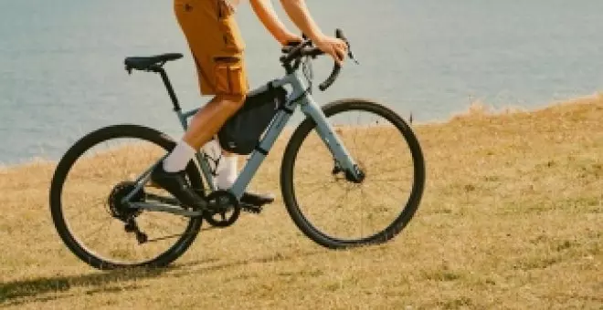 Esta bicicleta eléctrica gravel de la marca prémium de Decathlon ofrece una relación calidad y precio como pocas