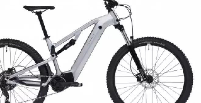 Tiene motor central y doble suspensión, pero esta mountain bike eléctrica de Decathlon es muy barata