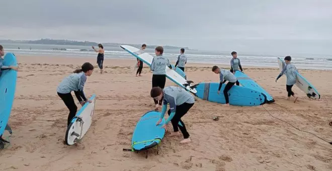 Últimos días del Campamento de Surf para los jóvenes de Cayón