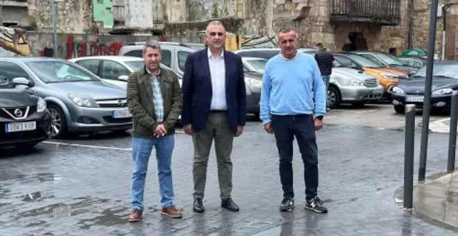 El Gobierno mejora viales en el entorno del Ayuntamiento y renovará el pavimento del colegio Ramón Laza