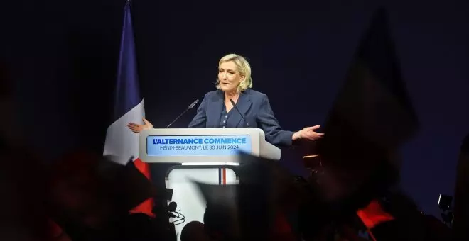 Más de 200 candidatos renuncian a la segunda vuelta para intentar evitar la mayoría absoluta de Le Pen