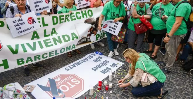 Centenares de personas rechazan los desahucios tras la muerte de dos hermanas en Barcelona