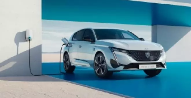 Con 156 caballos y 416 kilómetros de autonomía este es el Peugeot E-308 más barato de todos