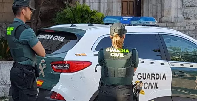 Aparece calcinada en Puente San Miguel una furgoneta robada en Comillas