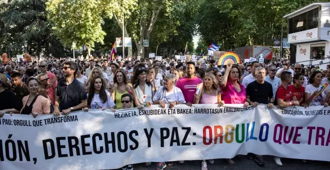 La marcha del Orgullo recorre Madrid con ambiente festivo y presencia política: "No somos condones, copas ni tacones"