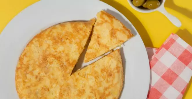 Pato confinado - Receta de tortilla de patatas al microondas: la hermana más ligera de nuestra tortilla reina