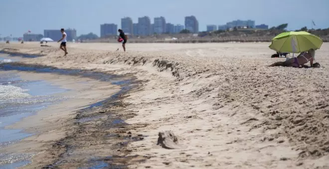 Compromís exige al Gobierno investigar el vertido de combustible aparecido en las playas del parque natural de L'Albufera