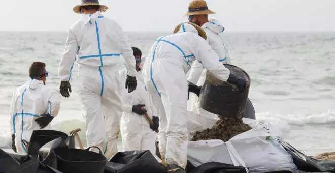 La contaminación por vertido afecta a la arena, pero no al agua, en las tres playas de València