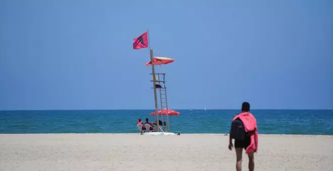 La investigación sobre el origen del vertido de la costa valenciana apunta a que procede del combustible de un buque