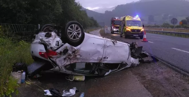 Dos heridos tras volcar su coche en la autovía A-67 a la altura de Cieza