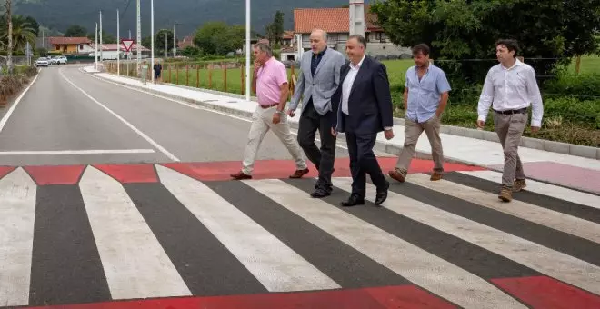 Fomento mejora la seguridad vial  en la travesía de Solórzano con un acceso peatonal de 400 metros de longitud