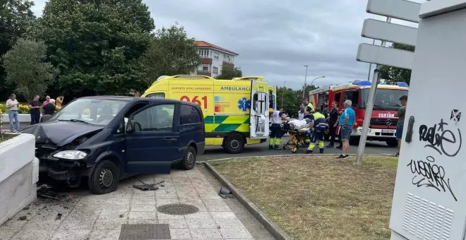 Atendida una persona tras salirse un vehículo de la vía en la calle Cajo de Santander